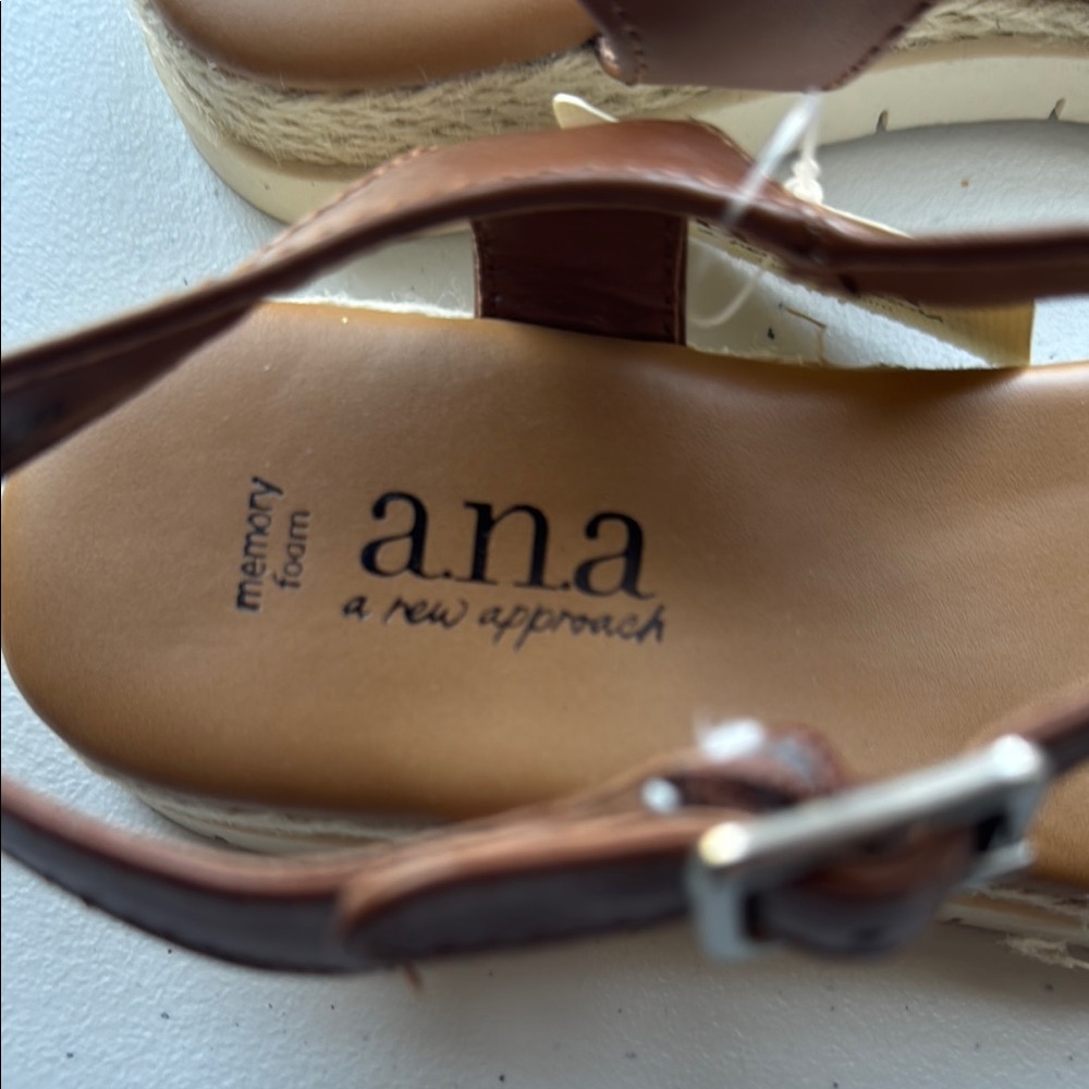 Ana Brown and Black Sandals - Picture 5 of 8